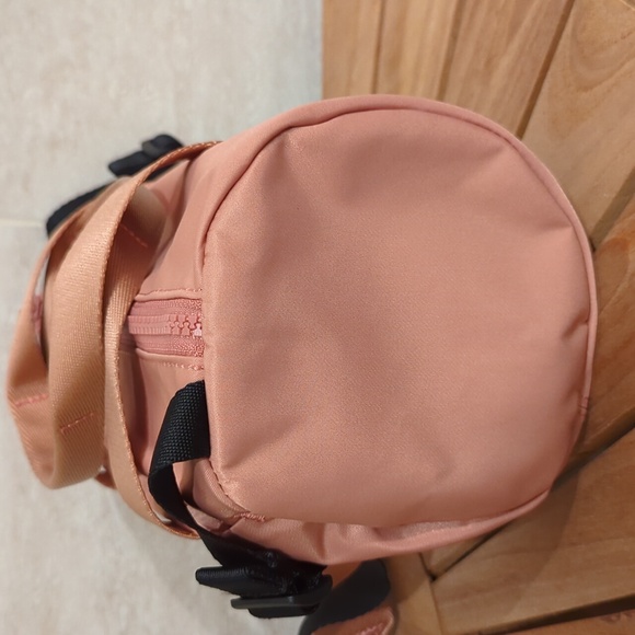 Everlane Crossbody Bag in Peach and Tan - Picture 5 of 6